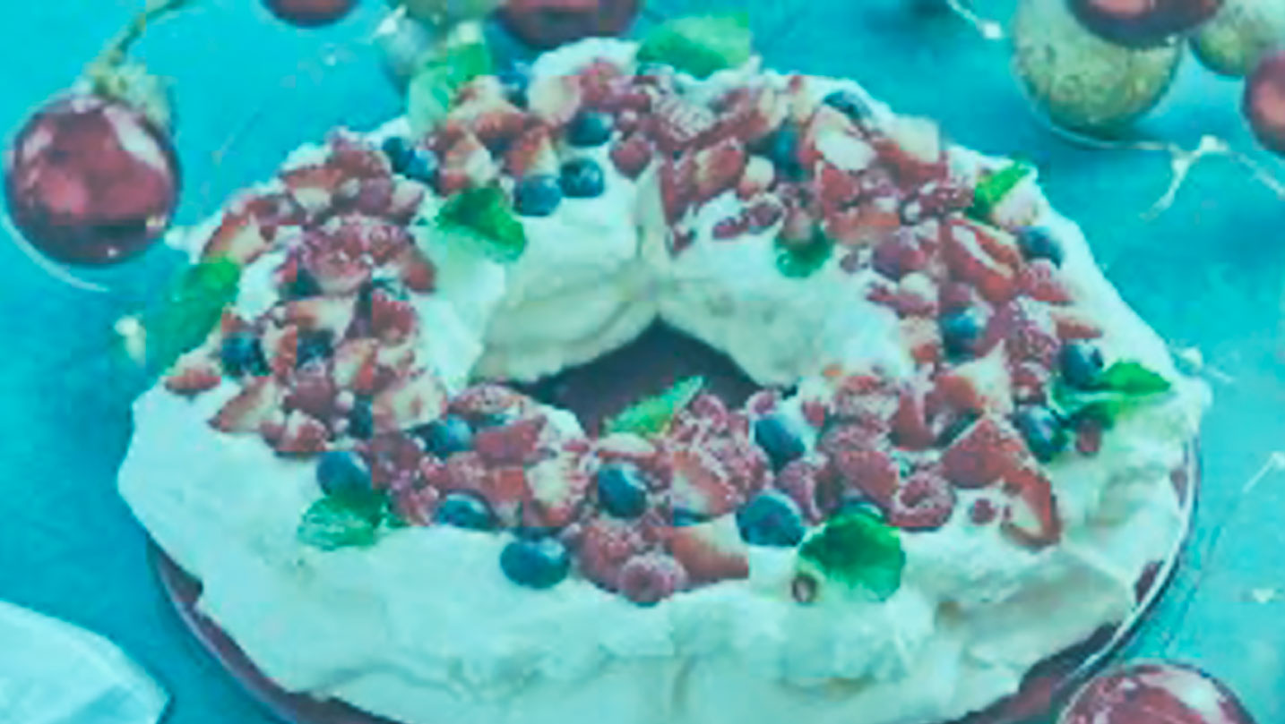 Steve and Jennifer's Holiday Pavlova